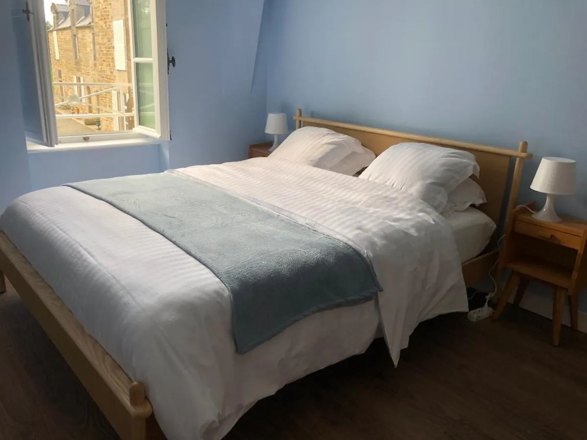 Le Gite Du Chateau De La Croix Chemin Apartment Saint-Leger-des-Pres 0*,