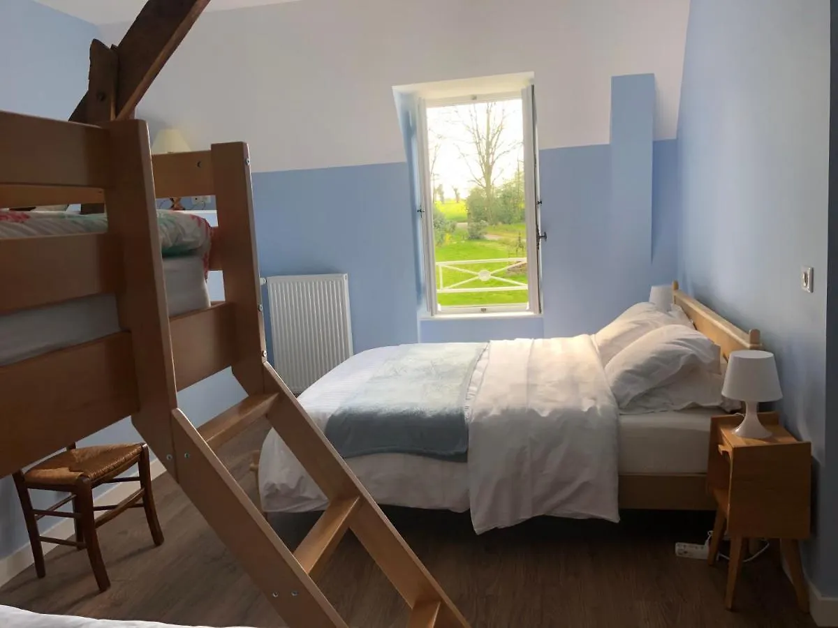 Le Gite Du Chateau De La Croix Chemin Apartment Saint-Leger-des-Pres 0*,  France