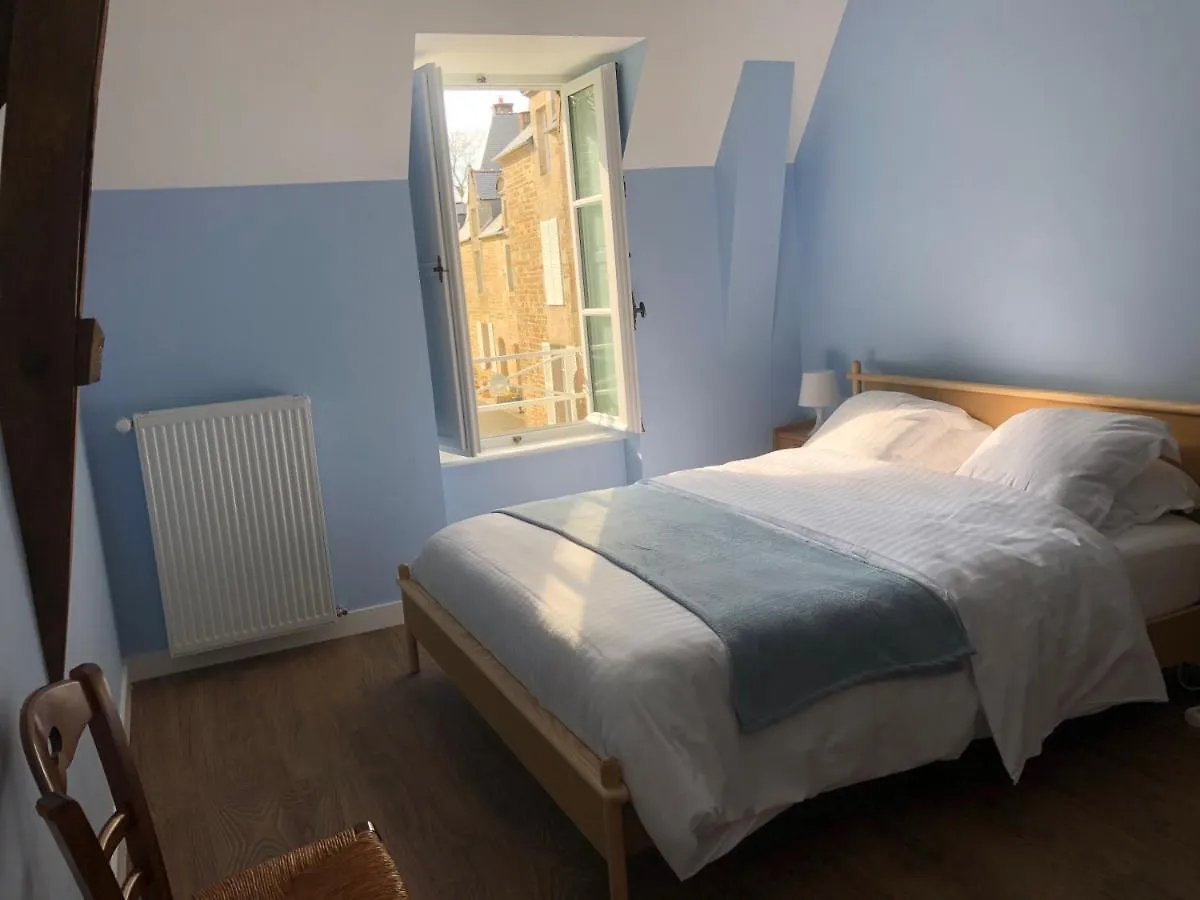Le Gite Du Chateau De La Croix Chemin Apartment Saint-Leger-des-Pres